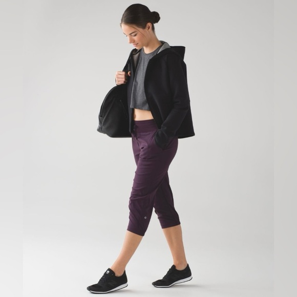 NWT Lululemon Dance Studio Crop II Black Cherry Size 4 - Picture 2 of 12